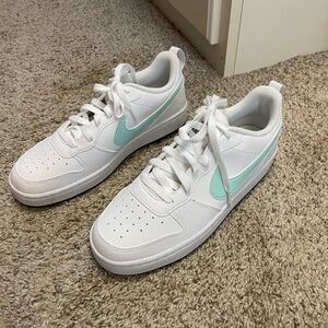 Nike White Leather and Mint Sneakers